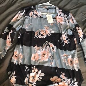 Size xxl women’s floral shirt 3/4 sleeves